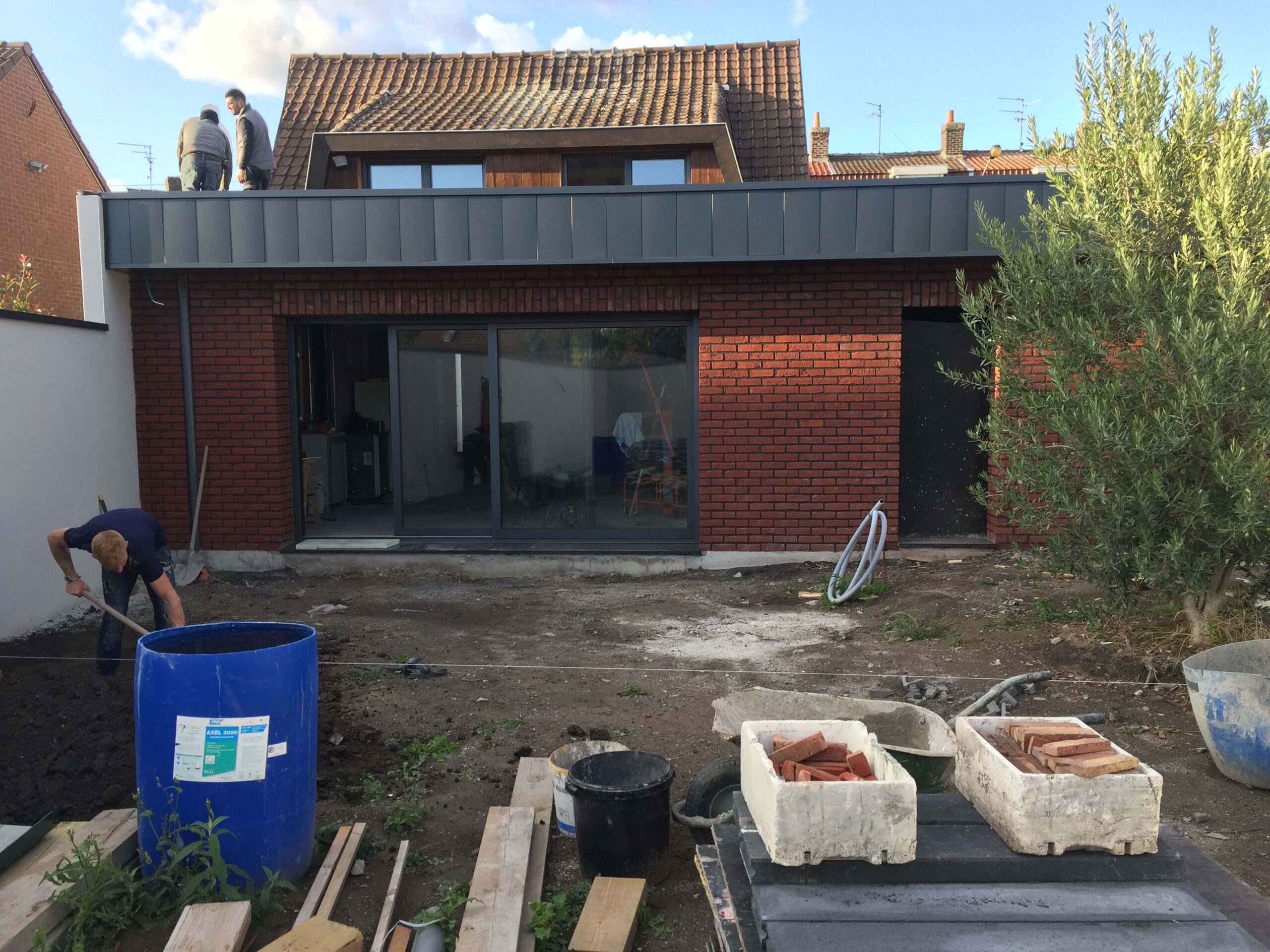 Réalisation d'une façade d'une maison neuve par HED Construction sur la Métropole Lilloise